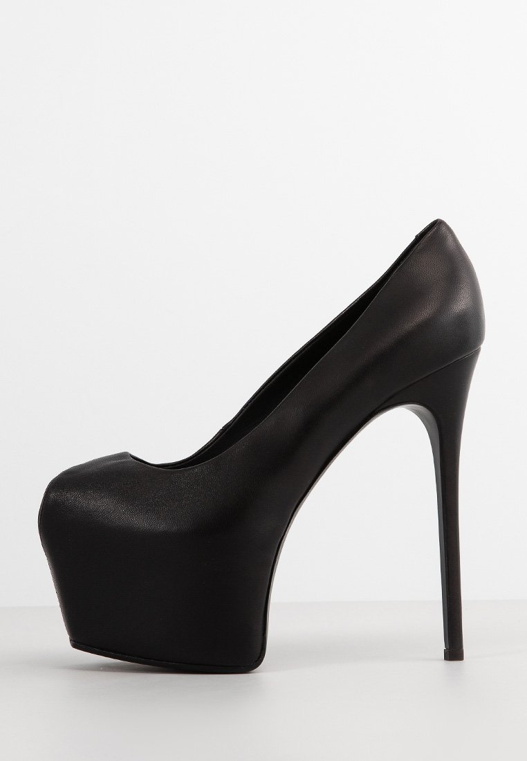 Zapatos de tacón con punta abierta