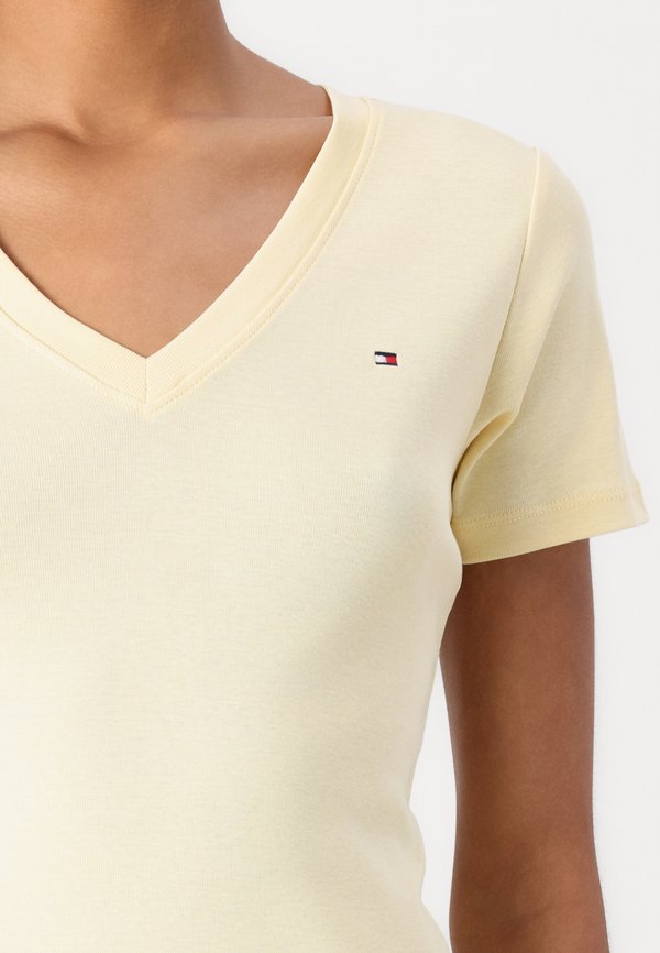 SLIM CODY V NECK - Basic T-shirt - frozen custard4