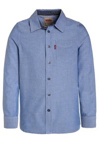 Jasnoniebieska koszula z długim rękawem, uszyta z denimu. Posiada wyższy kołnierz, długie rękawy, jedną kieszeń na piersi oraz metkę z logo na kieszeni.