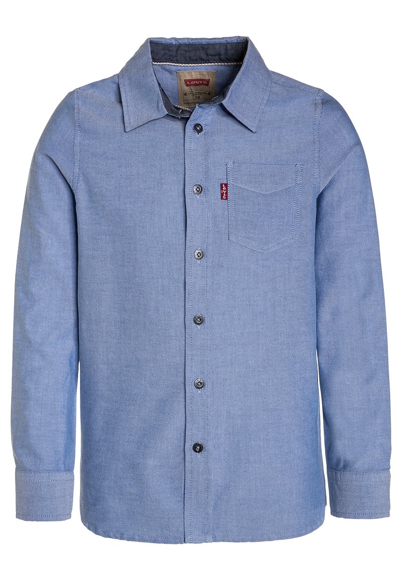 Jasnoniebieska koszula z długim rękawem, uszyta z denimu. Posiada wyższy kołnierz, długie rękawy, jedną kieszeń na piersi oraz metkę z logo na kieszeni.