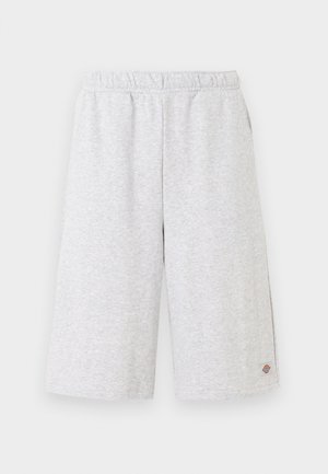 Hellgraue knielange Shorts mit elastischem Bund und kleinem Markenlogo am unteren linken Bein.