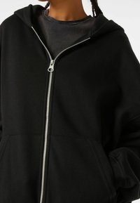 Bershka Felpa con zip - black