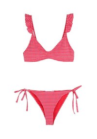 Czerwony bikini w kratkę z falbaniastymi ramiączkami na górze i wiązanymi bokami, z kontrastującymi czerwonymi akcentami wewnątrz.