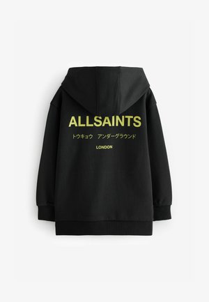 Černá mikina s kapucí se silným žlutým nápisem "ALLSAINTS" a "LONDON" na zadní straně, s japonským textem níže. Měkká tkanina, volný střih.