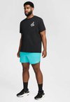 STRIDE - Korte broeken - dusty cactus black