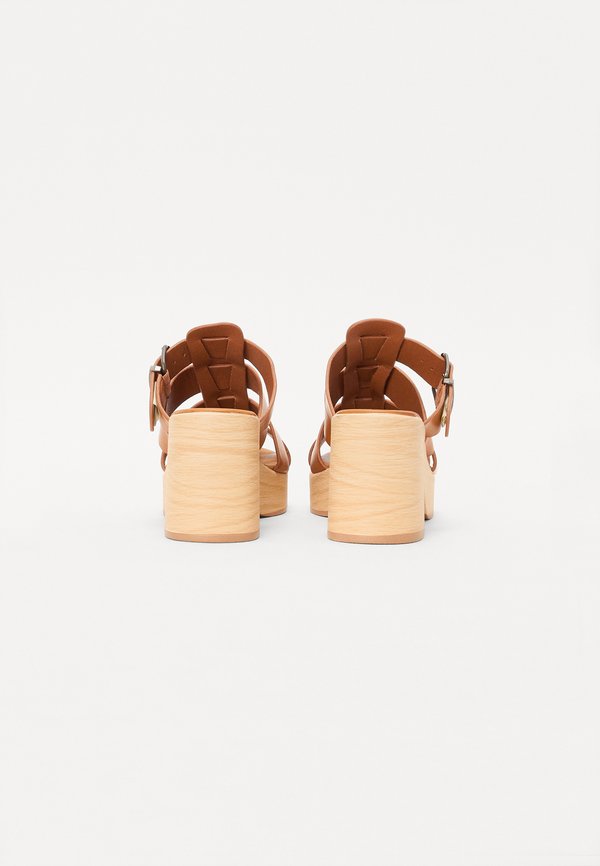 MEGGET WOMEN BULKY - Platform sandals - chipmunk3