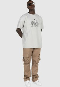 MJ Gonzales CLASSIC HEAVY OVERSIZED - Trükipildiga T-särk - lightasphalt