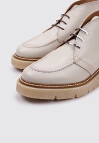 Sandra Fontán Botines de cuña - beige