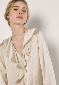 Apricot TEXTURED RUFFLE - Camicetta - cream