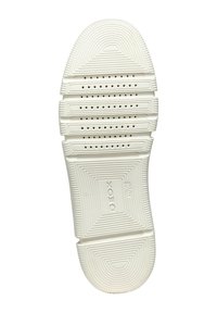 Suela de zapato de goma blanca con una superficie texturizada, que presenta ranuras horizontales, orificios de ventilación y una marca en relieve.
