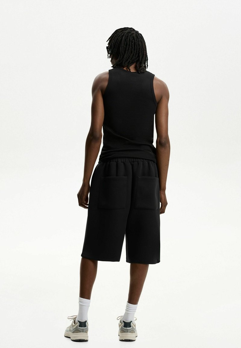 Bershka - BERMUDA  - Jogginghose - black, Vergrößern