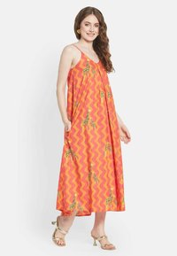 Be Sunset PAZ - Robe longue - fuchsia