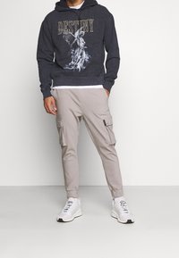 Night Addict Luvtröja - black