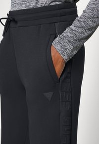 Guess BRENDA STRAIGHT LEG PANT - Tepláky - blue graphite grey