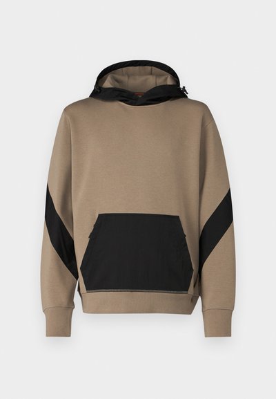 Felpa con cappuccio color talpa con accenti neri, dotata di tasca a marsupio e design a pannelli contrastanti sulle maniche. Texture morbida.
