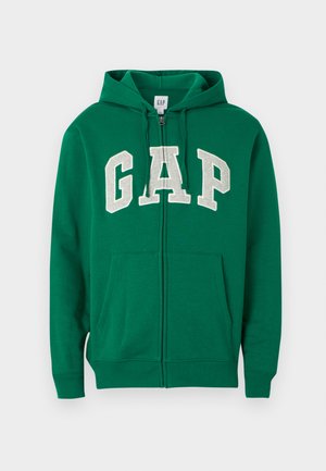 Groene hoodie met ritssluiting gemaakt van katoen, voorzien van een capuchon met trekkoord, voorzakken en "GAP" in grote witte letters over de borst.