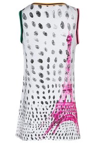 Robe blanche sans manches avec des pois noirs irréguliers et une grande illustration de la tour Eiffel rose au dos, avec des finitions colorées sur les épaules.