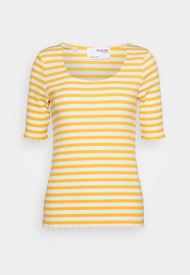 Gul och vit randig kortärmad topp med fyrkantig halsringning och fransig nederkant. Tillverkad av ribbat tyg för textur.