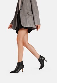 Queen Helena K3430 - Stivaletti con tacco - nero