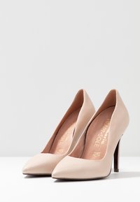 Tamaris Heart & Sole Decolleté - nude