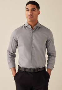 Next TEXTURED SINGLE - REGULAR FIT - Skjorter - neutral brown