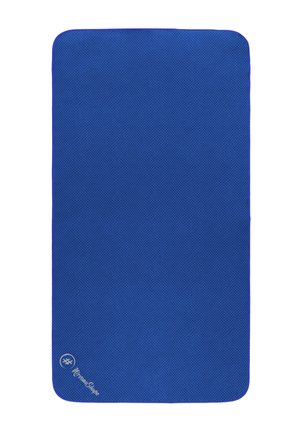 Blaues Yogamatte mit strukturierter Oberfläche und abgerundeten Ecken, versehen mit einem Logo in der unteren Ecke.