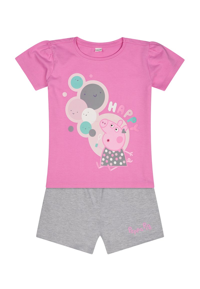Un T-shirt rose à manches courtes présente un design graphique avec un cochon cartoon, entouré de cercles colorés, associé à un short gris.