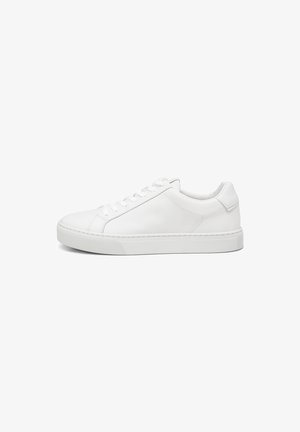 Weiße Leder-Sneaker mit glatter Textur, runder Zehenpartie und flacher Gummisohle. Verfügt über eine dezente Steppnaht und eine traditionelle Schnürung.