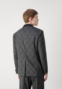 HUGO KRIS TEAGAN - Kostiumas - grey