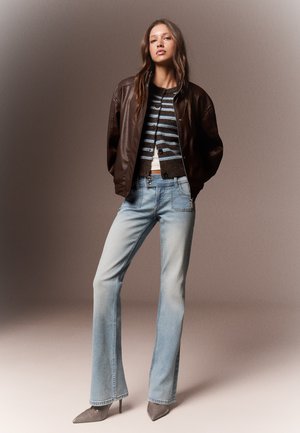 Bershka, Imiteret læderjakke - dark brown
