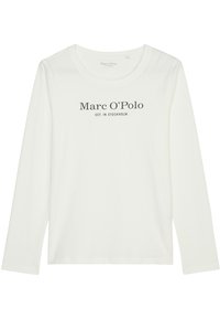 Langærmet hvid skjorte lavet af blødt stof, med rund halsudskæring og teksten "Marc O’Polo EST. I STOCKHOLM" i mørkegrå.