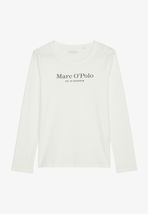 Chemise à manches longues blanche en tissu doux, présentant un col rond et le texte « Marc O’Polo EST. À STOCKHOLM » en gris foncé.