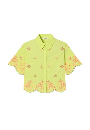 Chemisier vert citron à manches courtes et boutons, avec broderie florale rose et bords festonnés à l’ourlet et aux manches.