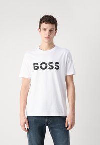 BOSS TEE - Apdrukāts T-krekls - white