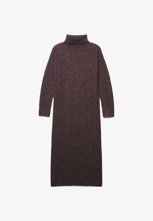 Abito maglione lungo color bordeaux con colletto alto a rolo, maniche lunghe e un motivo a maglia lavorato, progettato per una vestibilità comoda.