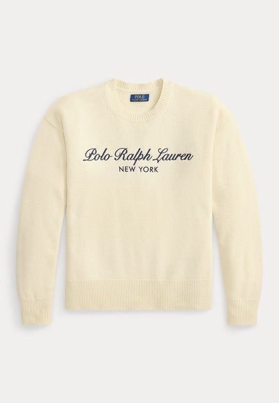 Πουλόβερ χρώματος κρέμα με λαιμόκοψη crewneck, με rib μανσέτες και τελείωμα, που έχει κεντημένο το ""Polo Ralph Lauren New York"" σε ναυτικό μπλε στο στήθος.