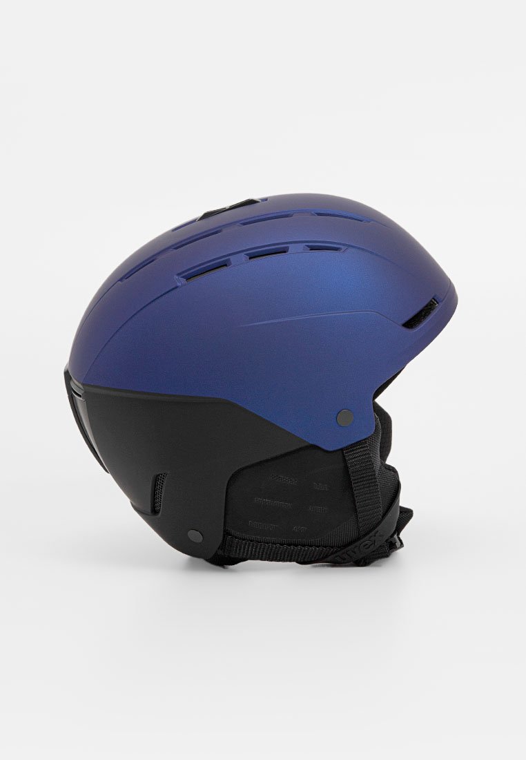 Casco azul y negro con acabado mate, que presenta ranuras de ventilación, correas ajustables y una forma aerodinámica y elegante.