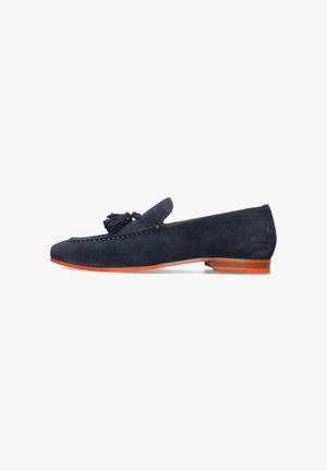 Navy suede instapschoenen met franjerand, gestikte accenten en een glad profiel aan de zijkant. Voorzien van een contrasterende oranje rubberen zool.