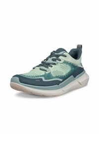 Scarpa da ginnastica verde chiaro con accenti verde scuro, tomaia in rete, motivi testurizzati, punta rinforzata, collo imbottito e suola ammortizzata.