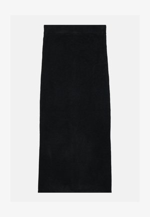 Falda de toalla de rizo negra, con una superficie suave y texturizada y una cinturilla ajustada. El diseño es simple y uniforme, sin patrones ni acentos.