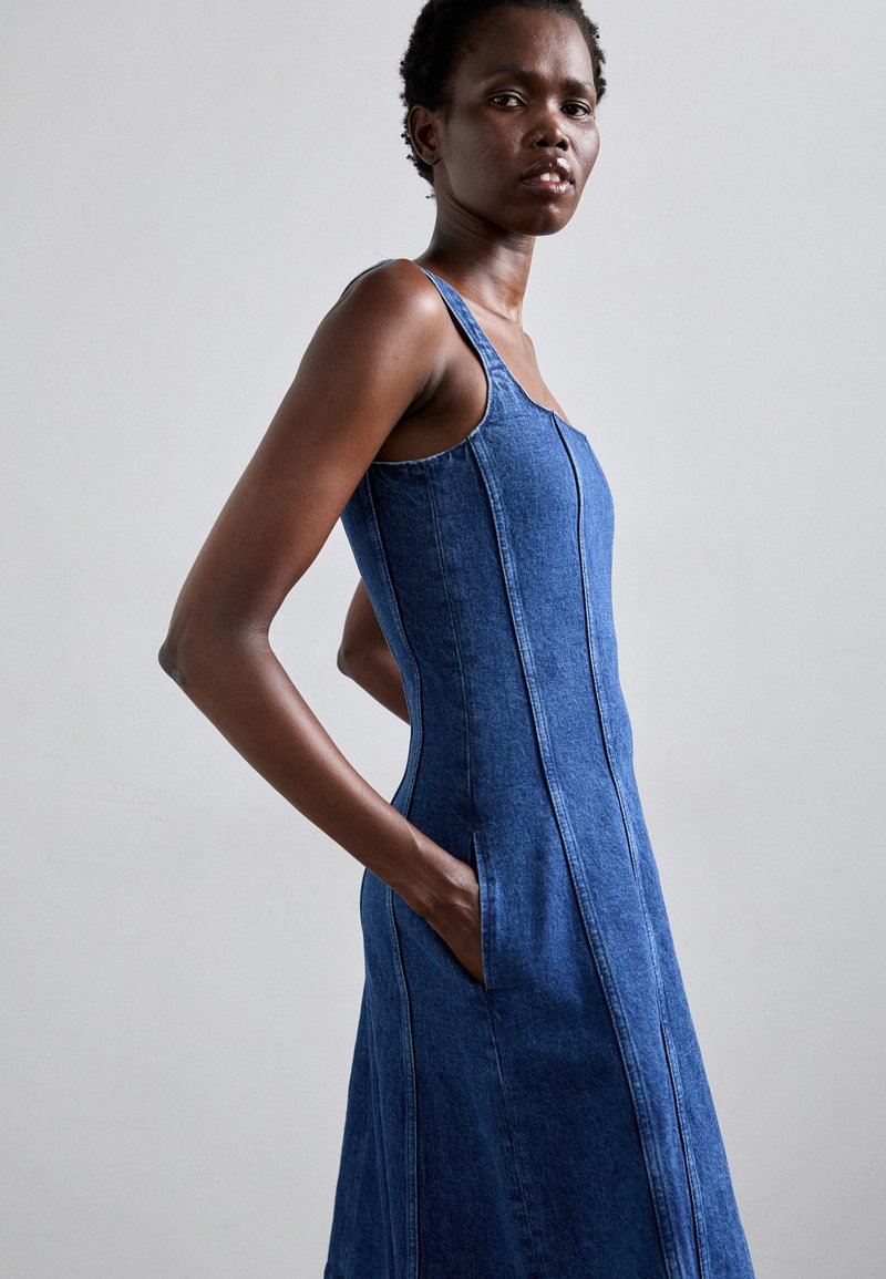 Maje ROBOLI - Denim dress - bleu denim/blue denim - Zalando