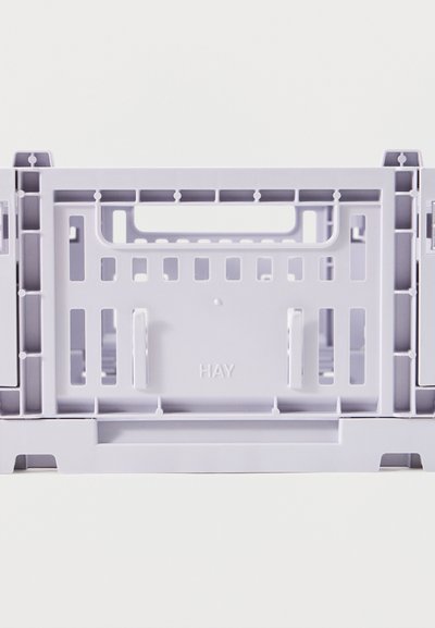 Φως μωβ πλαστικό κιβώτιο αποθήκευσης με σχισμές για αερισμό, πτυσσόμενες πλευρές και ενσωματωμένη λαβή με το λογότυπο της μάρκας «HAY».