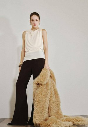 Top - off white