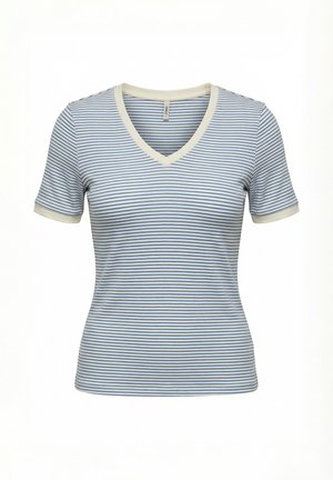 Korte mouwen V-hals T-shirt met dunne horizontale blauwe strepen en witte bies op de kraag en mouwboorden, weergegeven op een witte achtergrond.