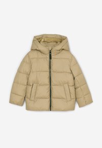 En let beige puffjakke med hætte, frontlynlås og to sidelommer. Fremstillet af kviltet materiale med en blød tekstur.