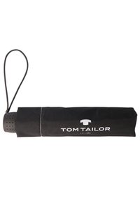 Funda de paraguas compacta negra con un agarre texturizado, que presenta el logo en blanco "TOM TAILOR" y una correa para la muñeca para facilitar su transporte.