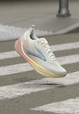 Brooks, GHOST MAX 4 - Maanteejooksu jalatsid - white rose rutabaga