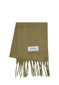 Écharpe en coton vert olive avec des bords frangés et une forme rectangulaire. Présente une étiquette blanche avec des coutures noires d'un côté.