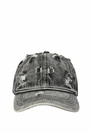 Slidt sort denim baseballkasket med flere bevidste rifter og slidte detaljer foran og på skyggen.