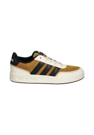 Zapatilla baja Adidas con pana marrón, rayas negras, suela blanca y cordones blancos, mostrada de lado sobre fondo blanco.